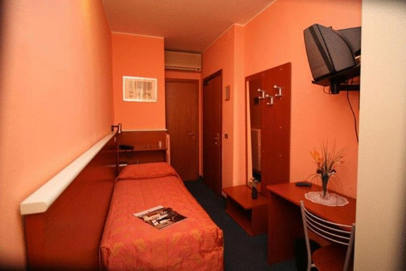 Hotel Del Sud Милано Екстериор снимка