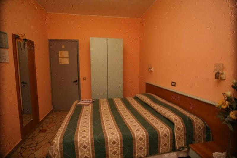 Hotel Del Sud Милано Екстериор снимка