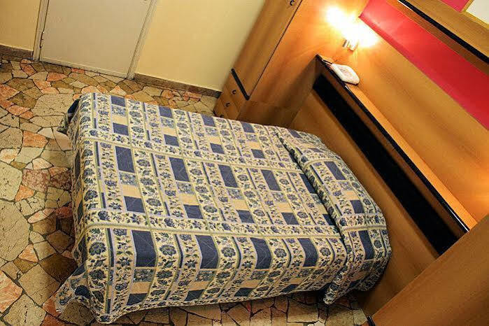 Hotel Del Sud Милано Екстериор снимка
