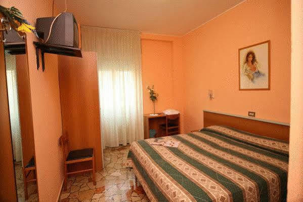 Hotel Del Sud Милано Екстериор снимка